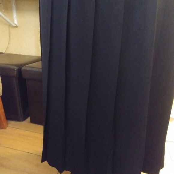Classy Vintage Pleated Nordstrom Skirt - Picture 2 of 5